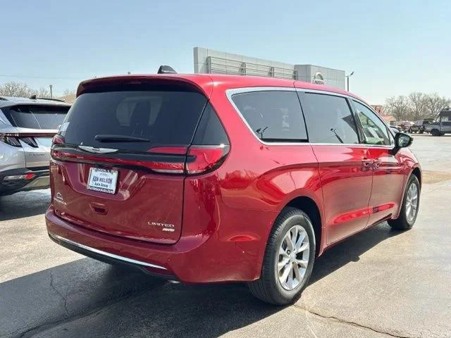 2026 Chrysler Pacifica Limited - Photo 15