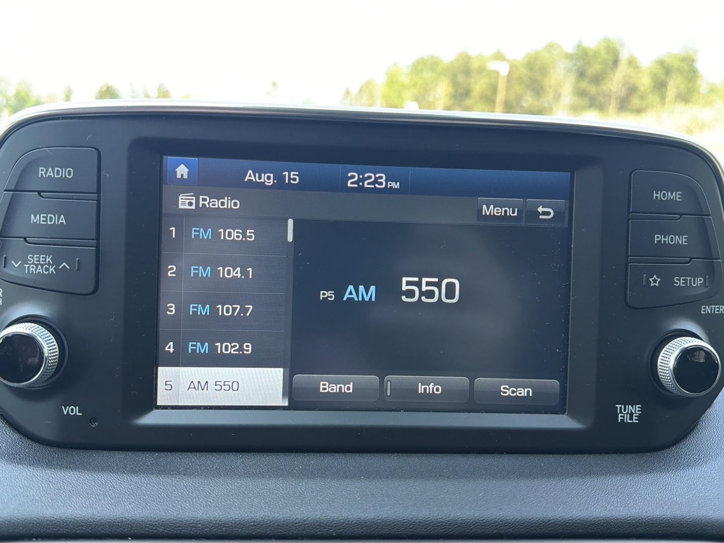 Used 2020 Twilight Black Hyundai SE image 23