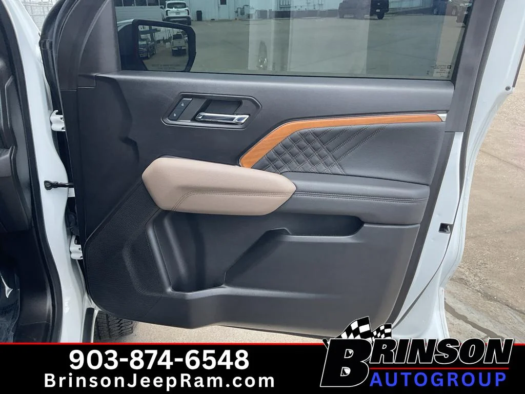 Used 2024 Summit White GMC 4WD Denali image 21