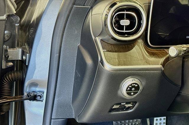 New 2026 Selenite Grey Metallic Mercedes-Benz C 300 image 40