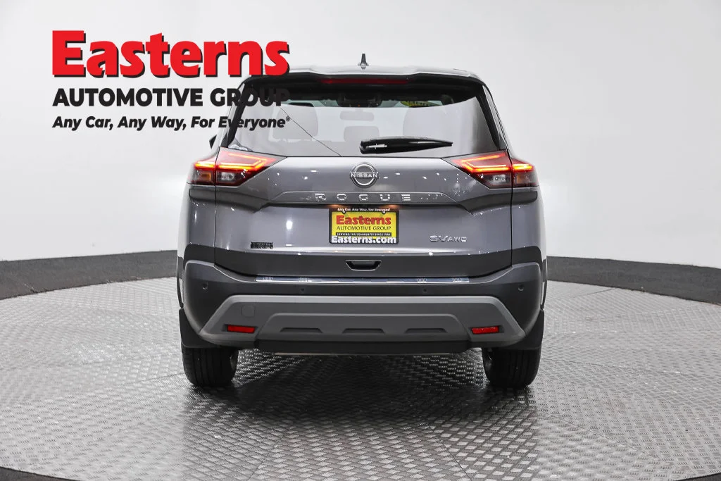 Used 2023 Gray Nissan SV image 6