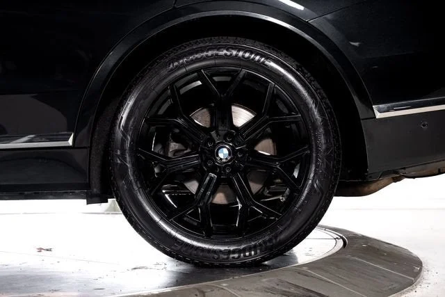 Used 2024 Black Sapphire Metallic BMW xDrive40i image 15