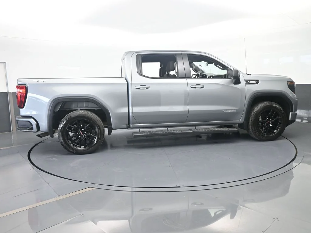 Used 2025 Sterling Metallic GMC Elevation image 7