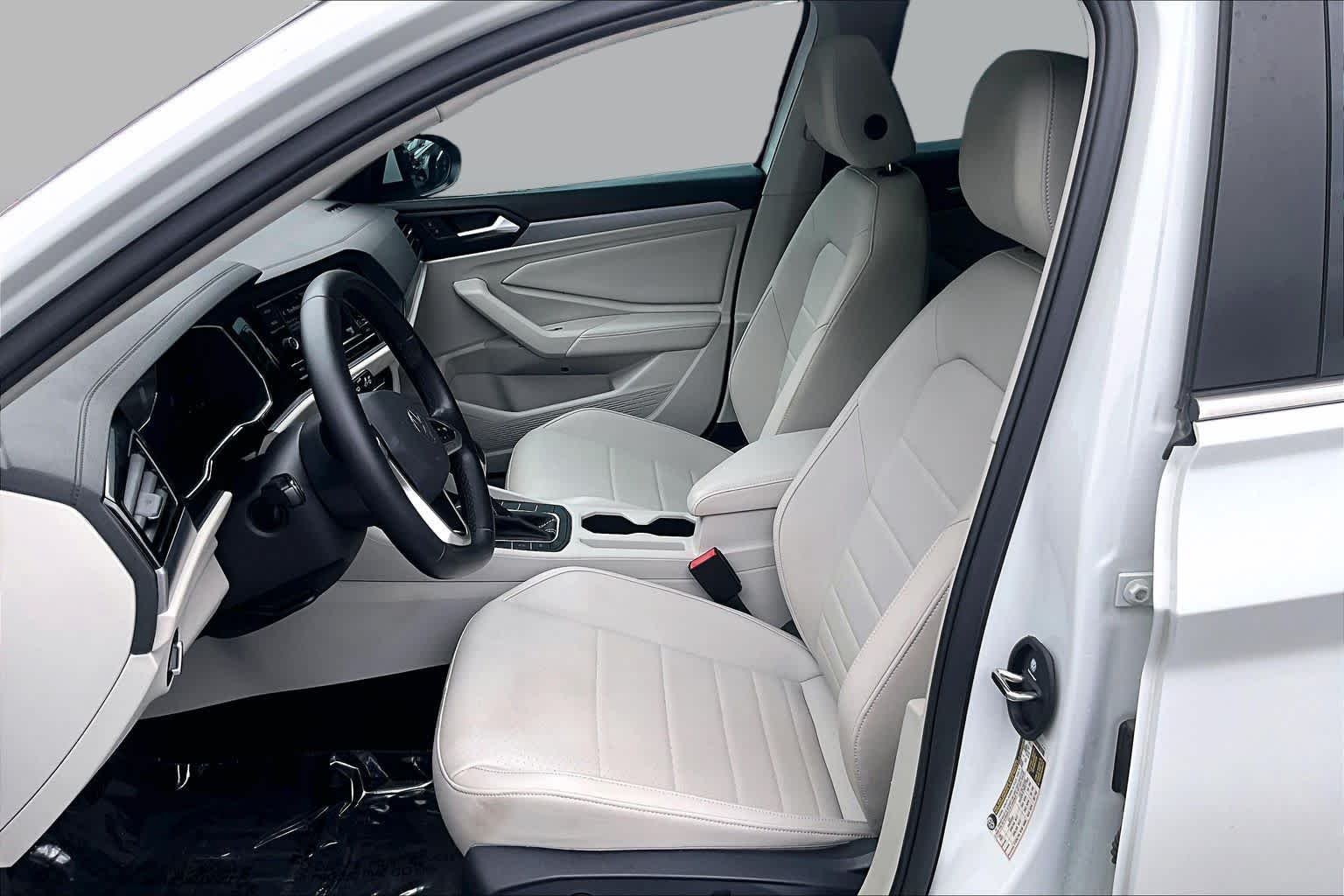Used 2023 Opal White Pearl Volkswagen SE image 9