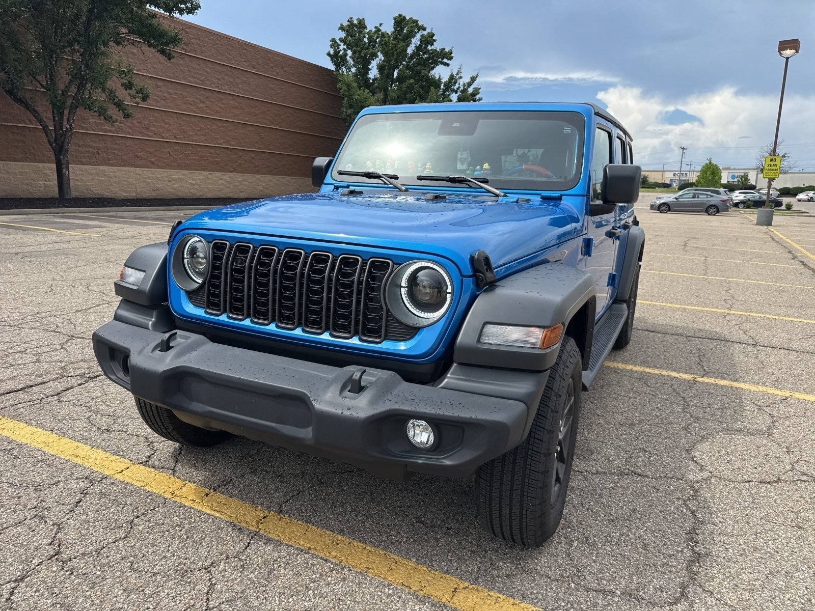Used 2024 Hydro Blue Pearlcoat Jeep Sport S image 9