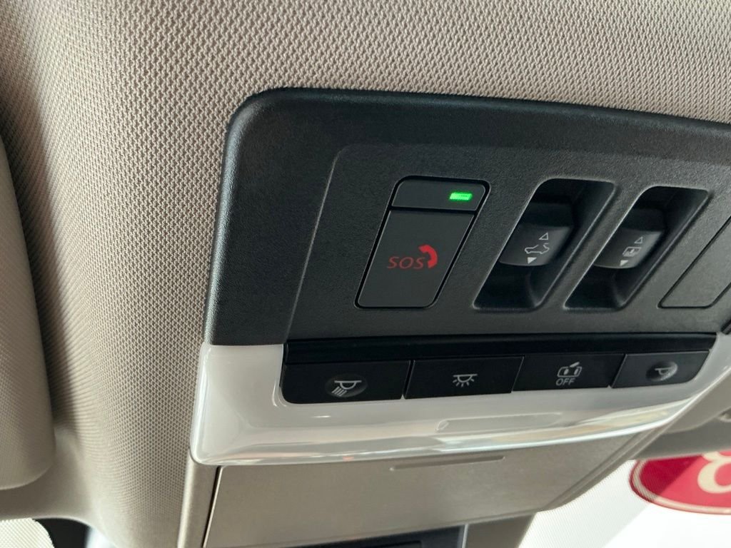 Used 2023 Gold Nissan Platinum image 32