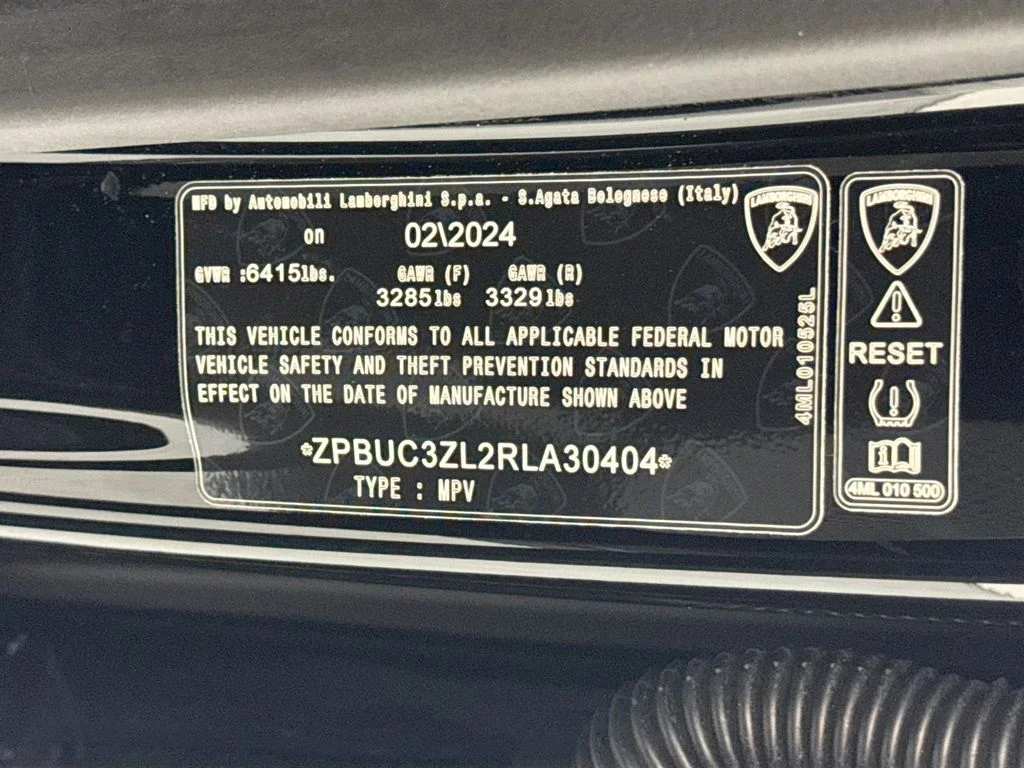 Used 2024  Lamborghini Performante image 35