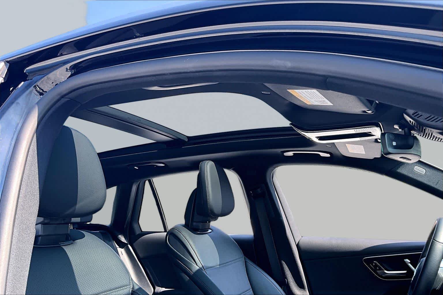 Used 2025 Obsidian Black Metallic Mercedes-Benz GLC 300 image 14