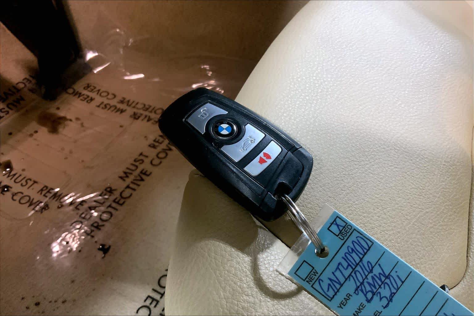 Used 2016 Imperial Blue Metallic BMW 320i xDrive image 15