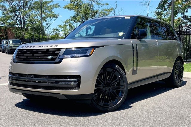 2026 Land Rover Range Rover SE LWB 7-Seats / V8