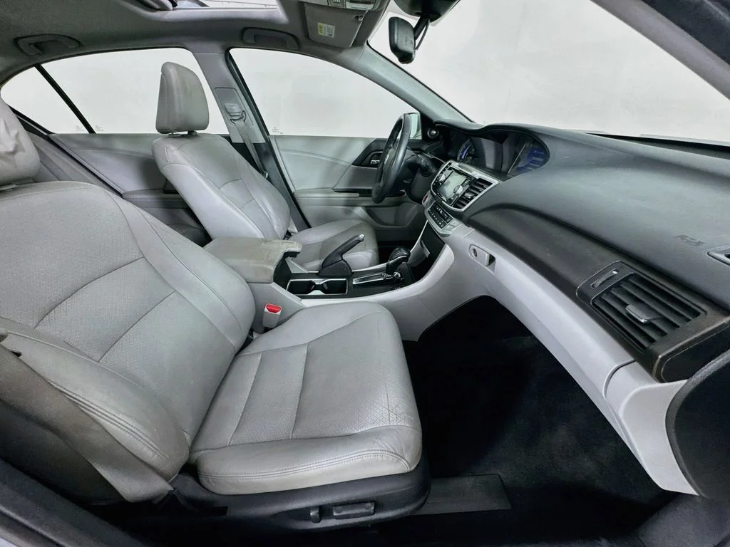 Used 2014 Silver Honda EX-L image 34