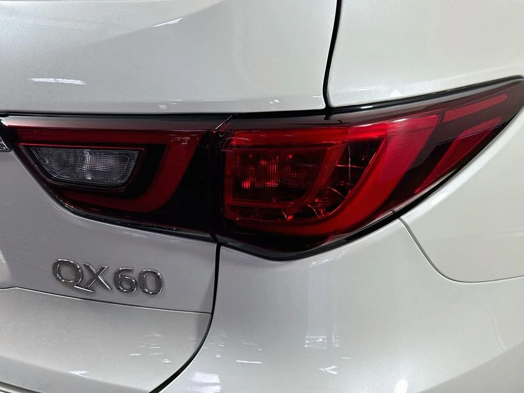 Certified Used 2019 White INFINITI LUXE image 36