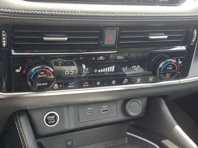 Used 2023 Gray Nissan Platinum image 18