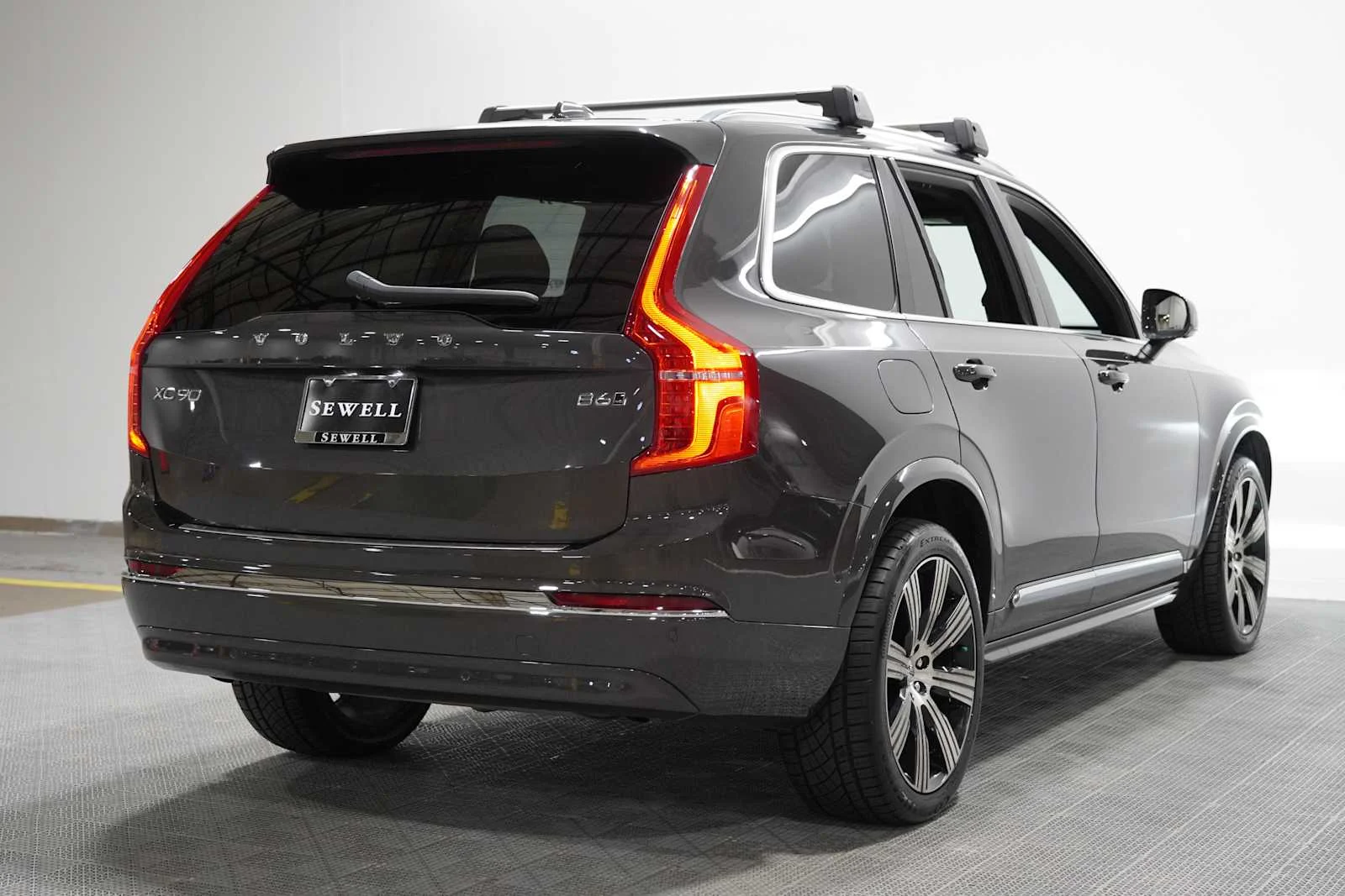 Used 2023 PLATINUM GREY Volvo Ultimate image 4