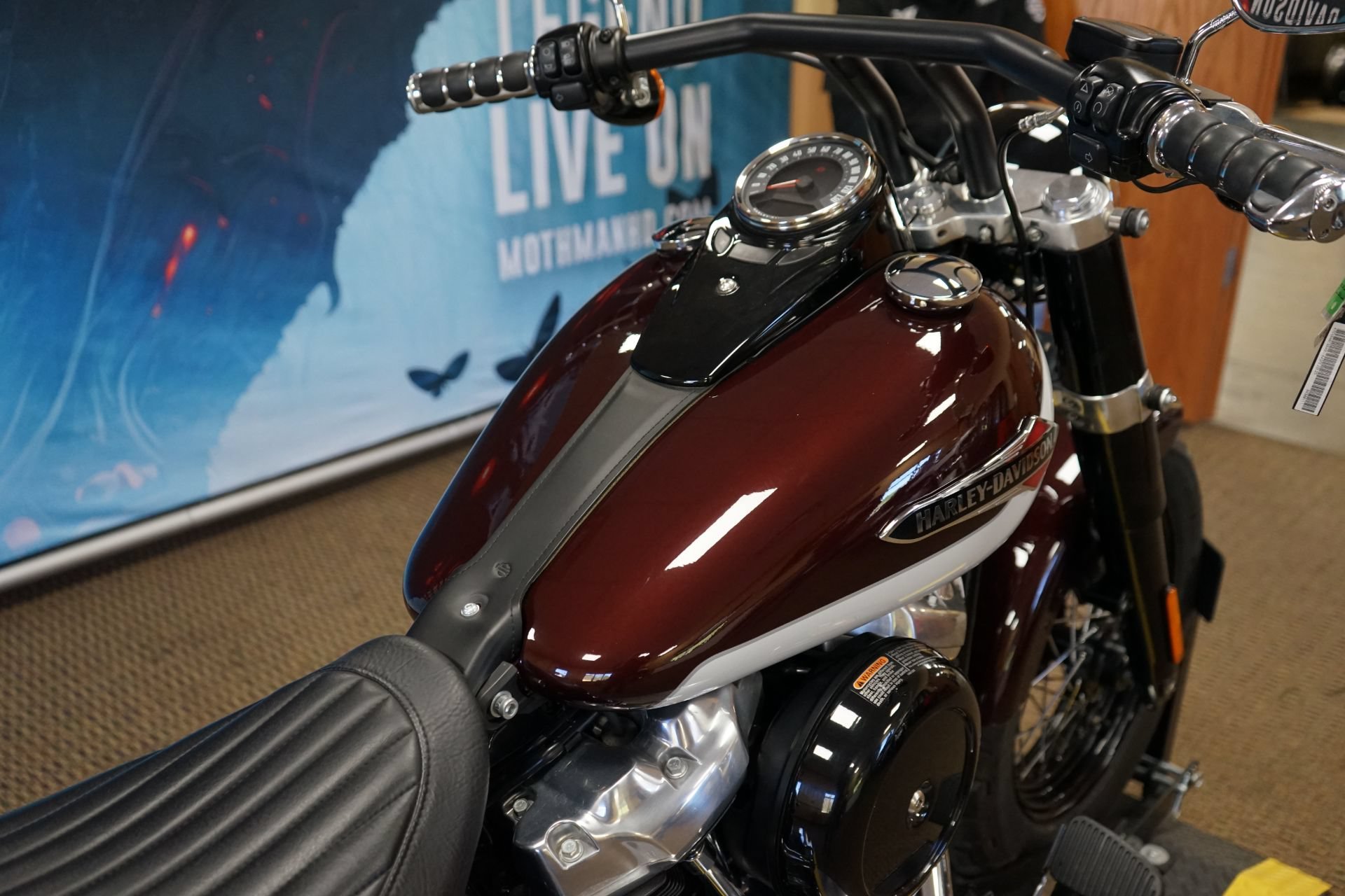 Used 2021 Midnight Crimson / Stone Washed White Pearl Harley-Davidson  image 8