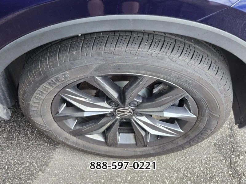 Used 2022 Platinum Gray Metallic Volkswagen 2.0T SE image 9