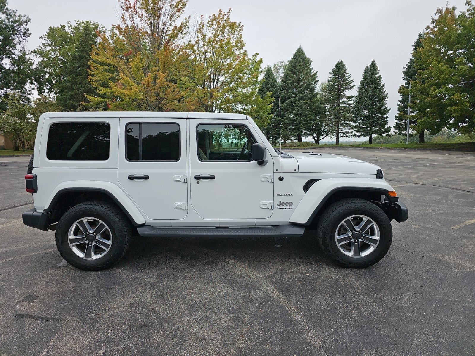 Used 2019 Bright White Clearcoat Jeep Sahara image 6