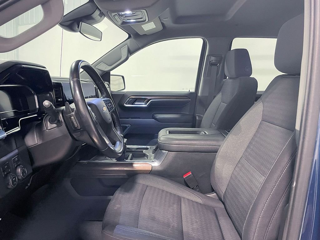 2022 Chevrolet Silverado 1500 LT photo 2