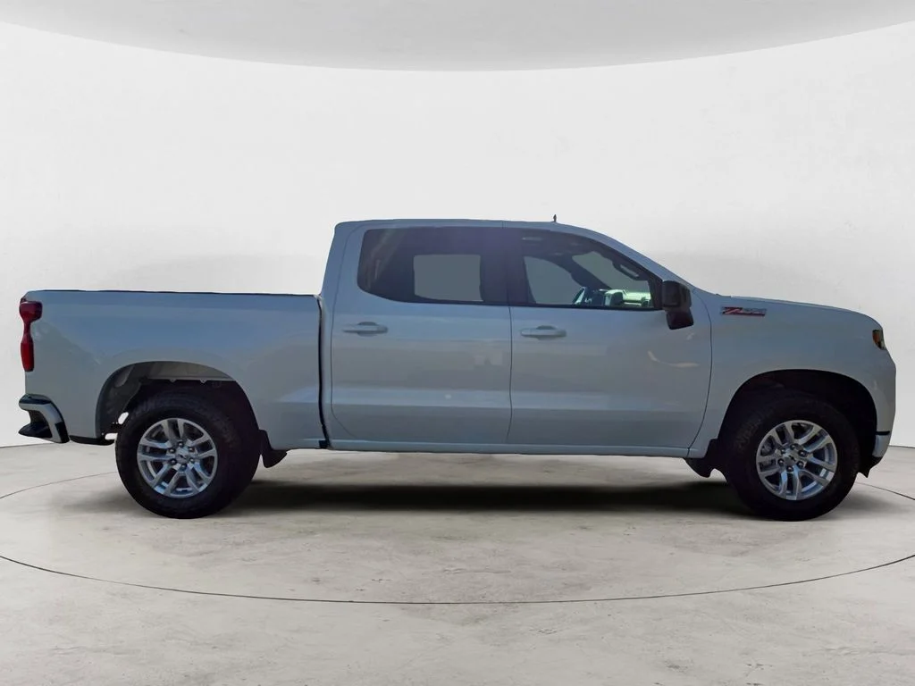 Used 2019 Beige Chevrolet RST image 6