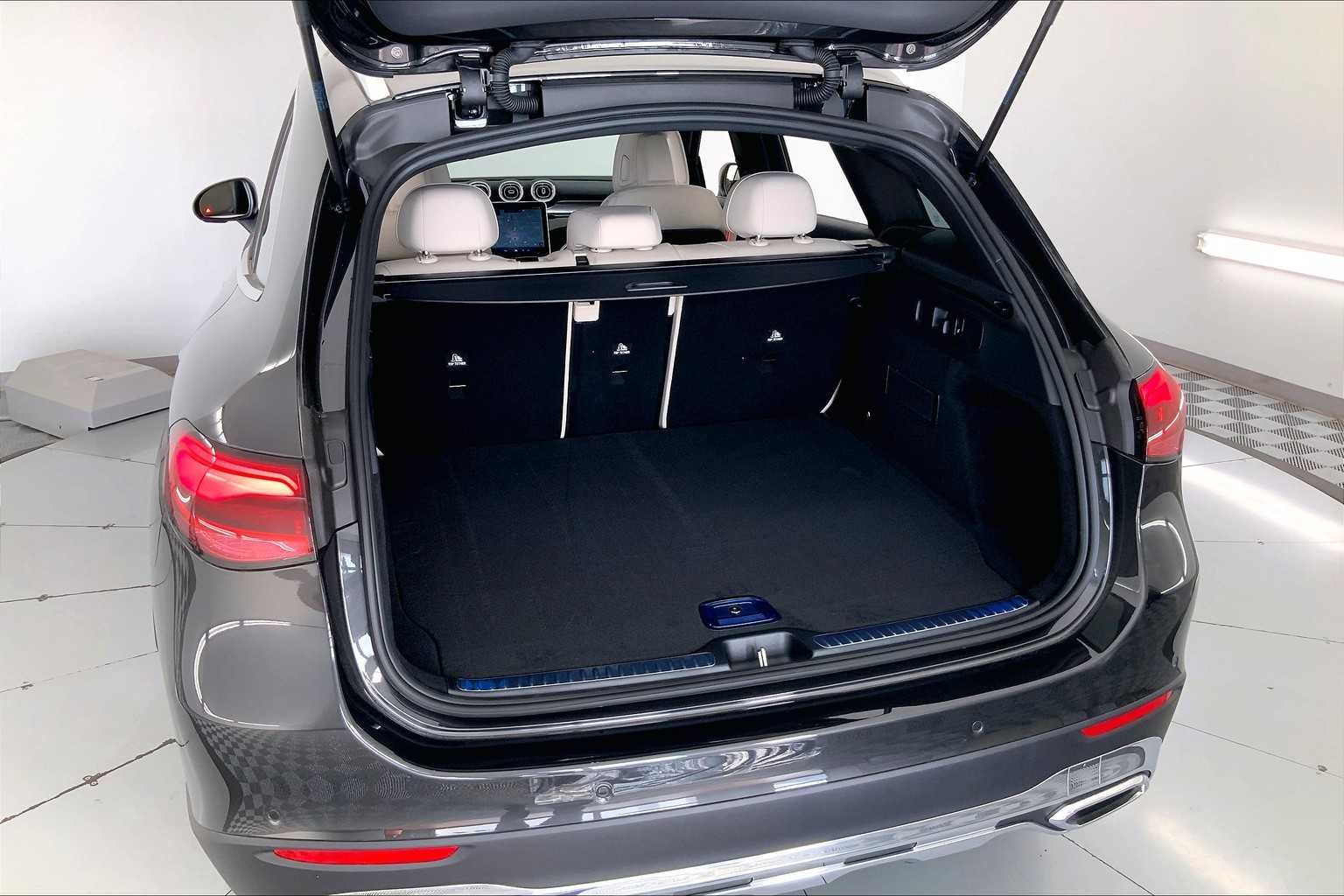 New 2026 Graphite Grey Metallic Mercedes-Benz GLC 300 image 19