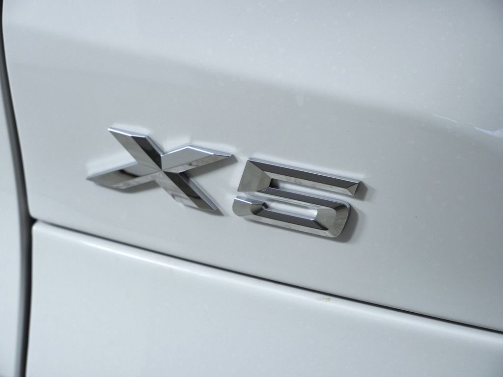 Used 2026 Alpine White BMW xDrive50e image 14
