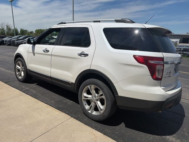 Used 2015 White Platinum Clearcoat Metallic Ford Limited image 2