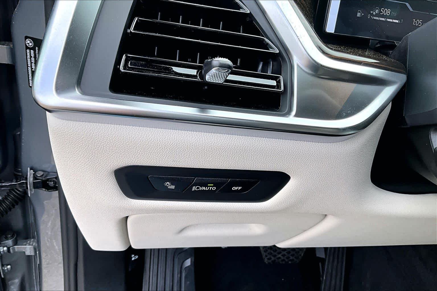 New 2026 Skyscraper Grey Metallic BMW xDrive50e image 18