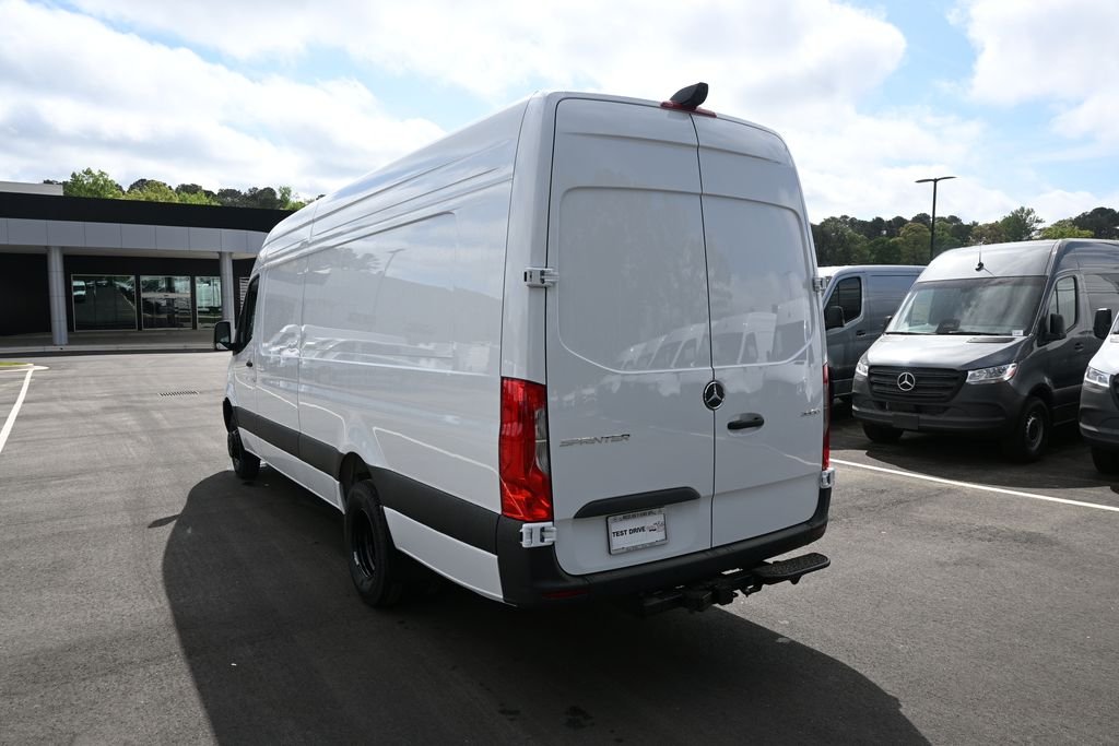 Used 2026 Arctic White Mercedes-Benz Cargo 170 WB image 4
