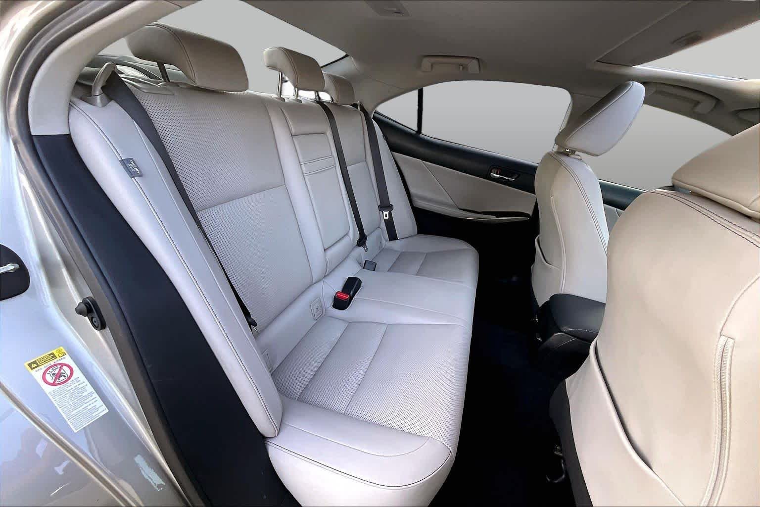 Used 2016 Atomic Silver Lexus  image 19