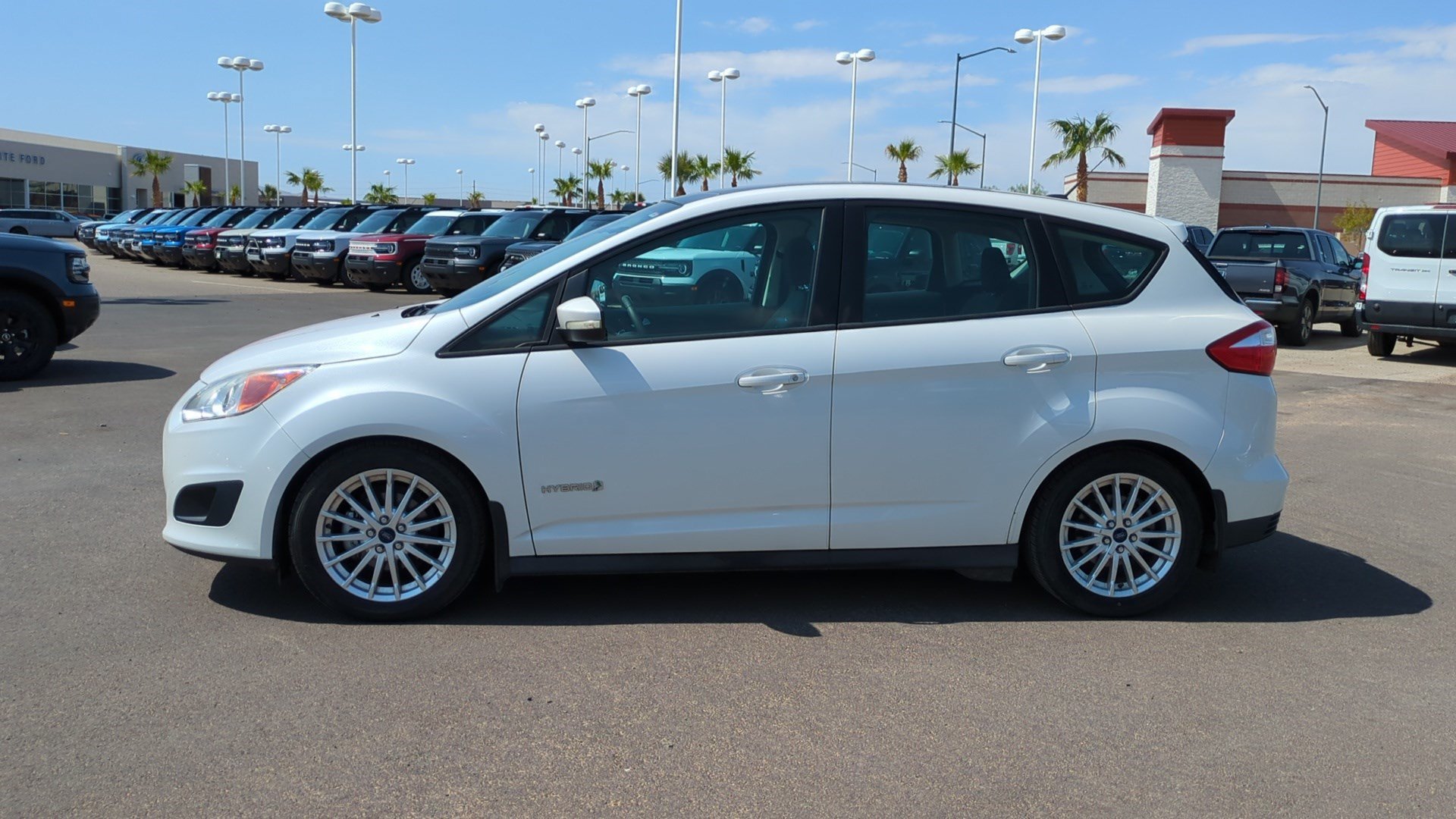 Used 2015 White Platinum Clearcoat Metallic Ford SE image 6