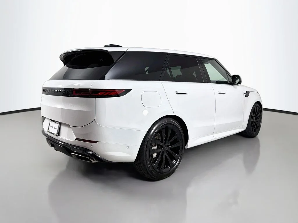New 2026 Fuji White Land Rover Dynamic SE image 5