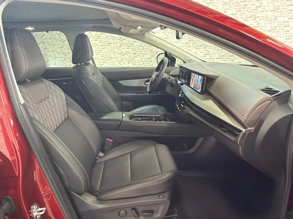 Used 2025 Scarlet Ember Tintcoat Nissan Platinum image 11
