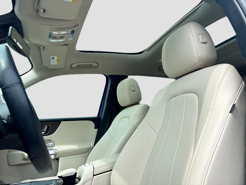 Used 2023 Blue Mercedes-Benz GLB 250 image 43