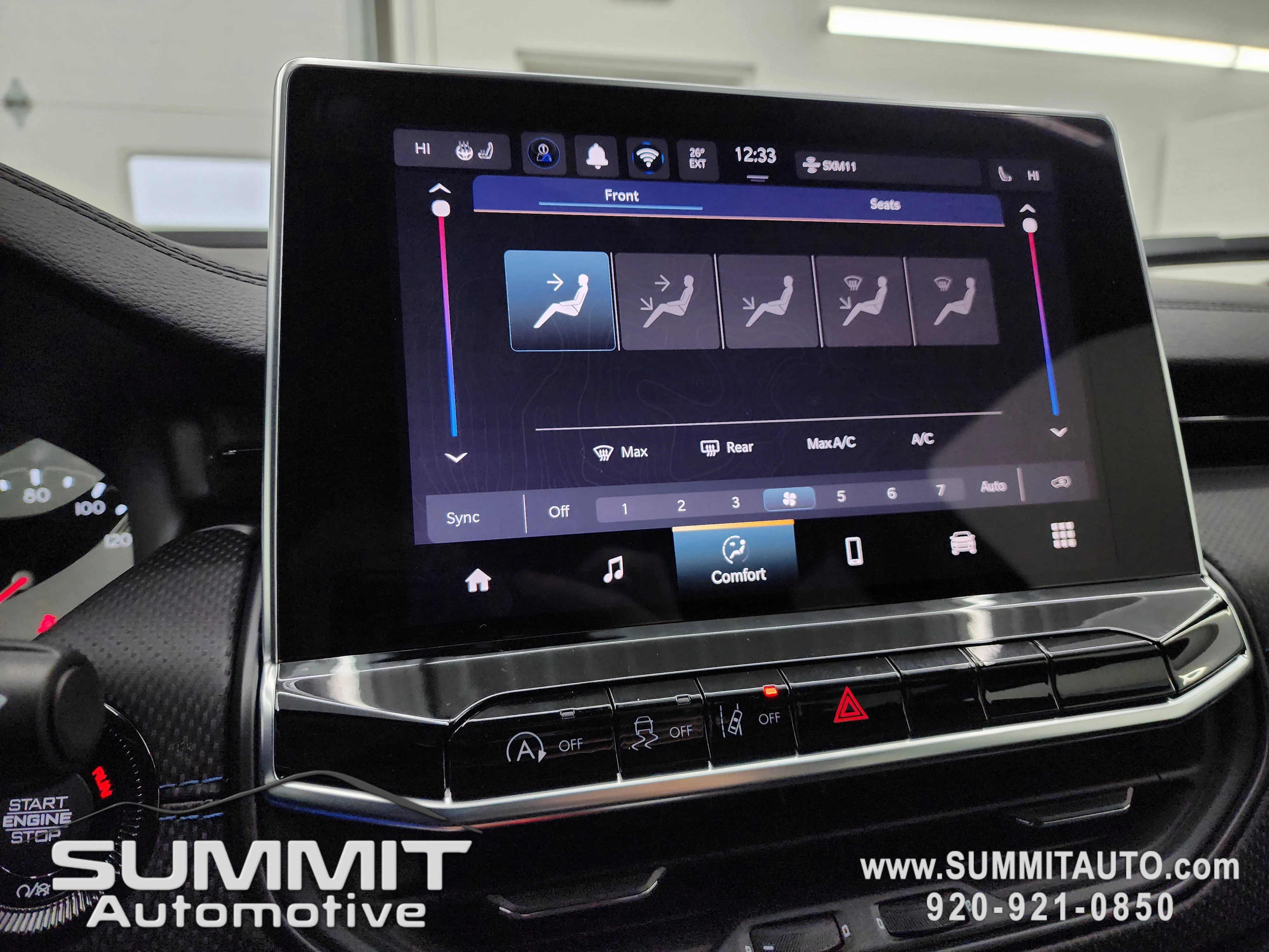 New 2026 Diamond Black Crystal Pearl-Coat Exterior Paint Jeep Latitude image 48