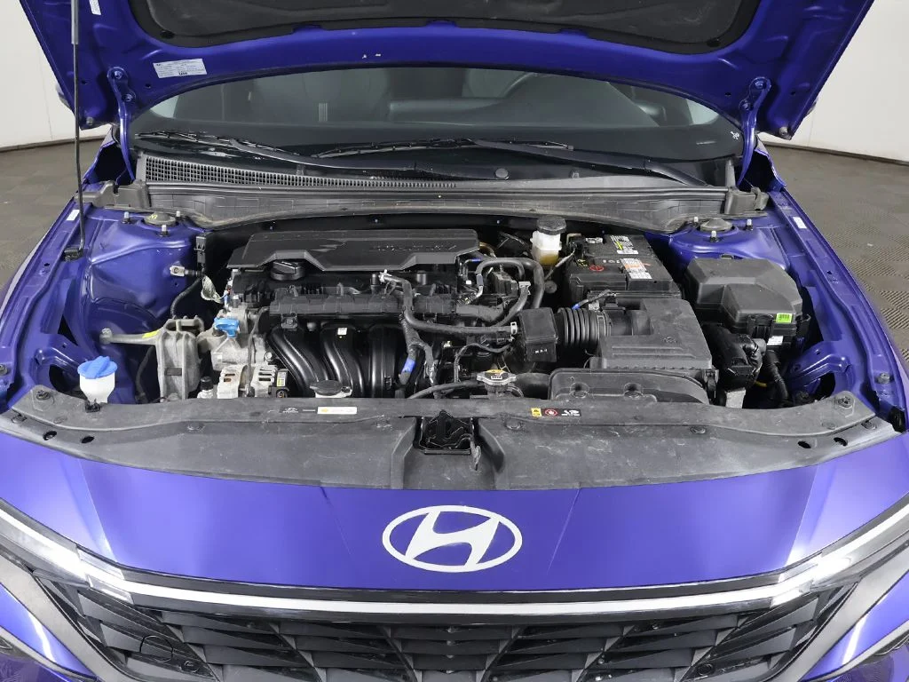 Used 2025 Blue Hyundai SE image 17