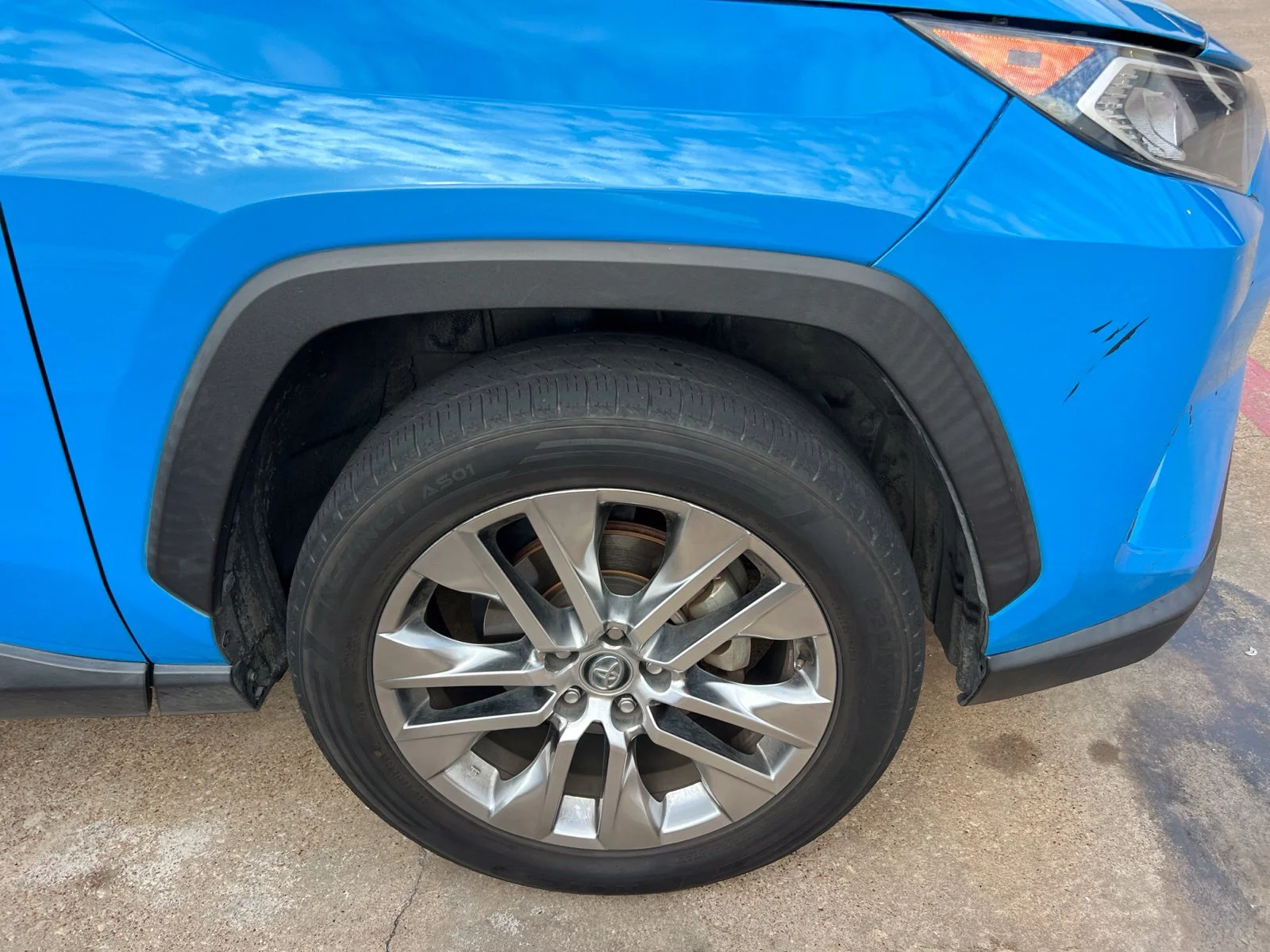 Used 2021 Blue Toyota XLE Premium image 4