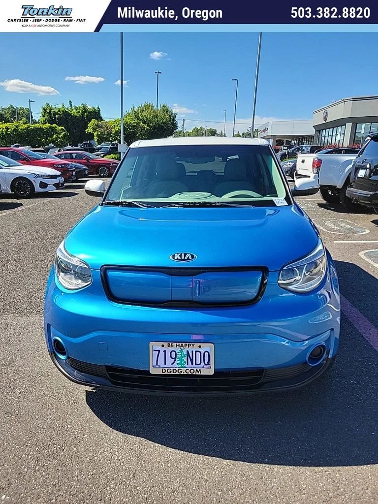 Used 2017 Caribbean Blue w/Clear White Roof Kia Base image 1