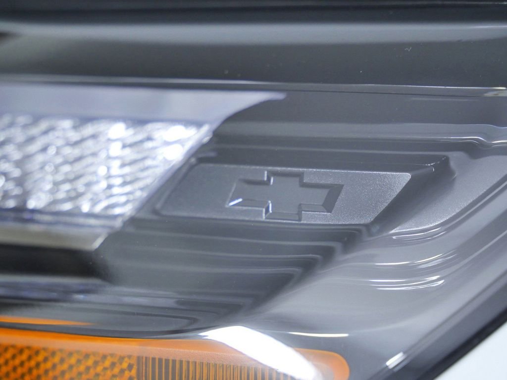 Used 2025 White Chevrolet ZR2 image 5