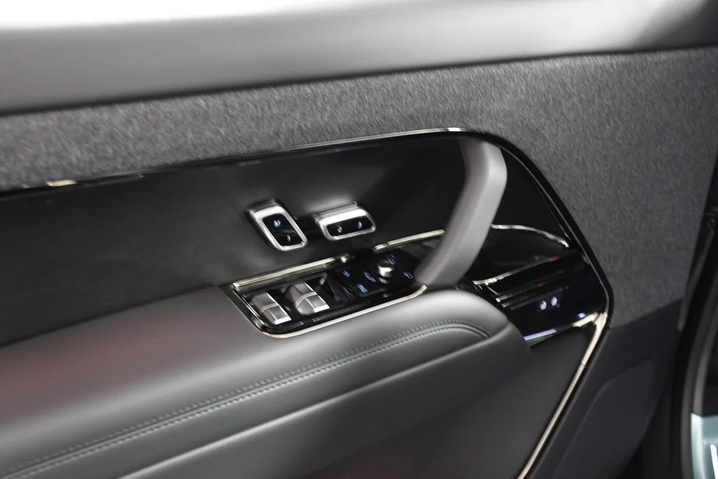 New 2026 Carpathian Gry Land Rover Dynamic SE image 15