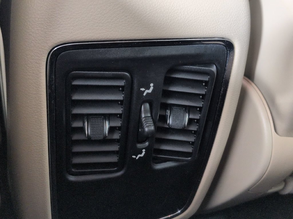 Used 2018 Red Jeep Laredo E image 20