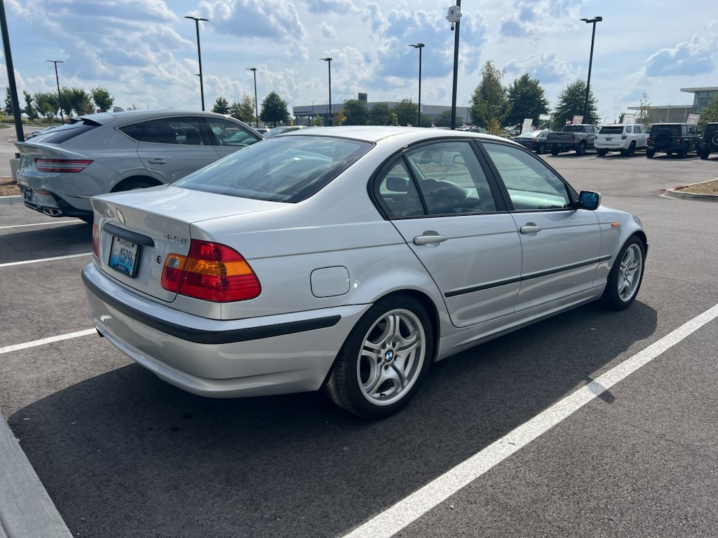 Used 2003 Alpine White BMW 325i image 17
