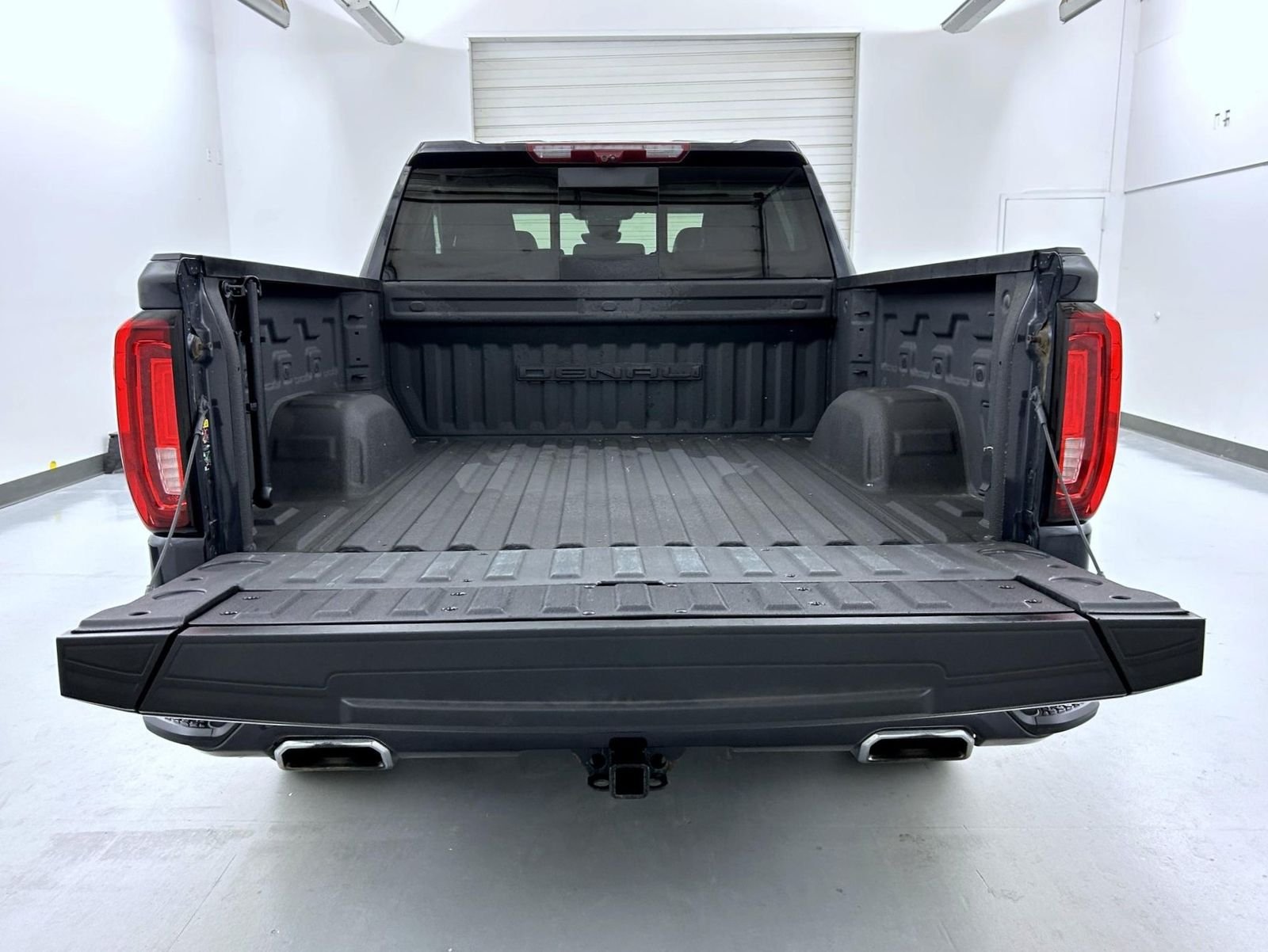 Used 2023 Silver GMC Denali image 22