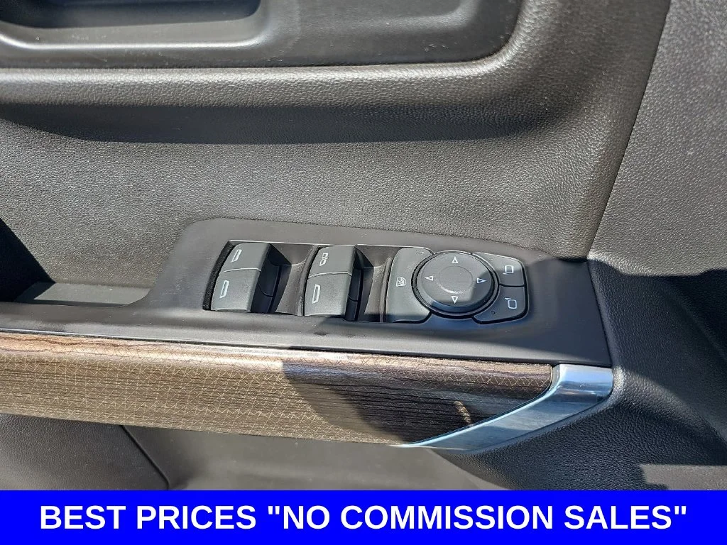 Used 2019 White Chevrolet LT image 27