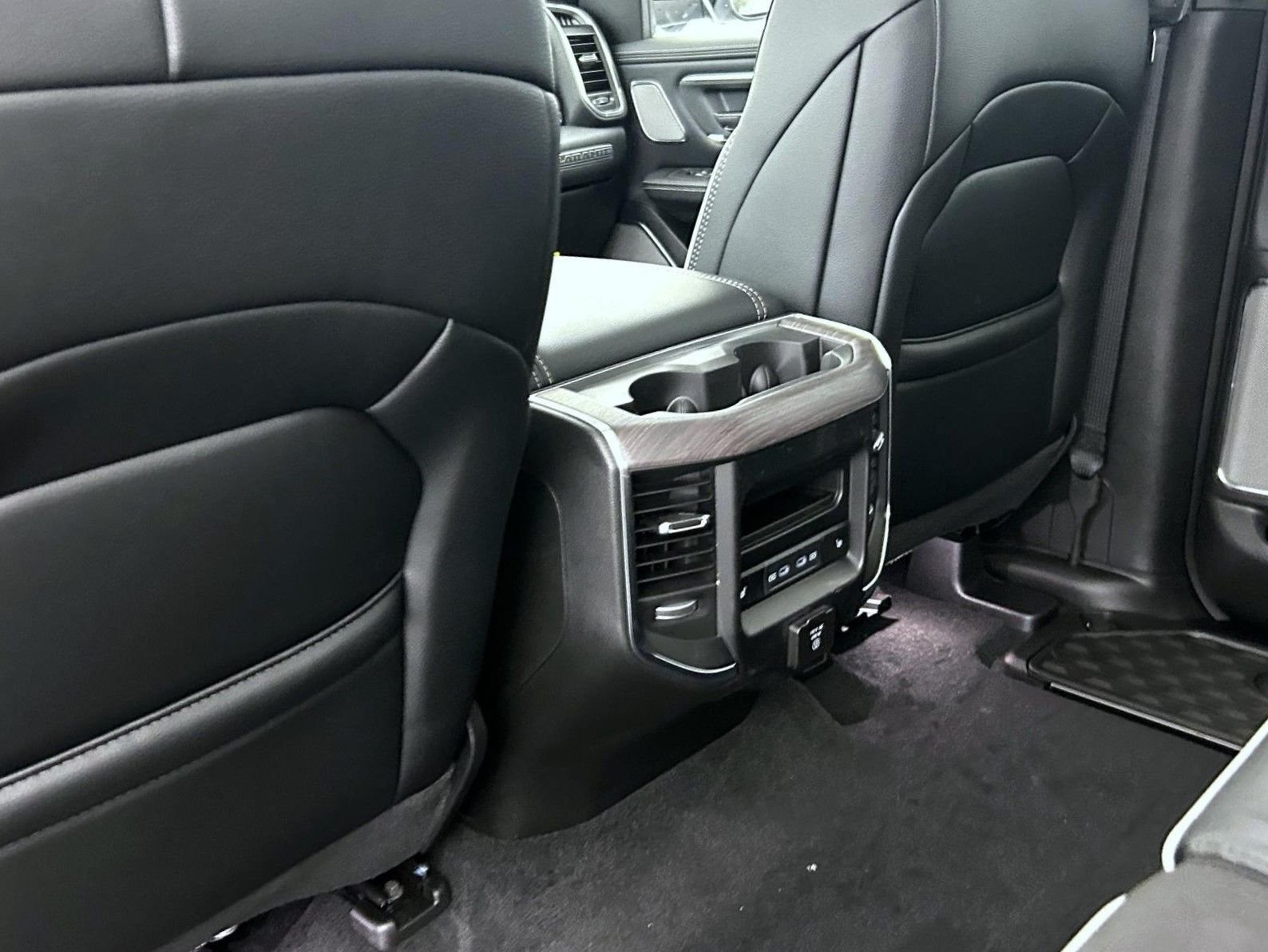 New 2026 Serrano-Green Metallic Exterior Paint RAM Laramie image 22