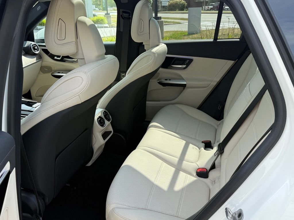 Used 2025 White Mercedes-Benz GLC 350e image 21
