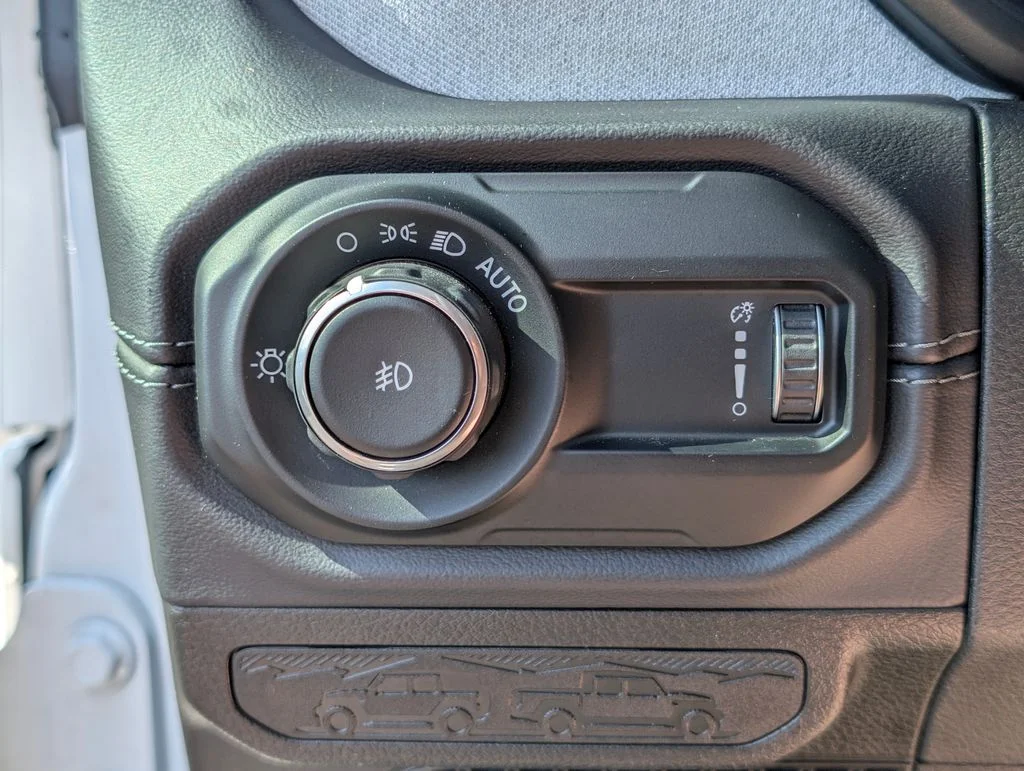 2025 Jeep Wrangler 4-Door Sahara - Photo 32