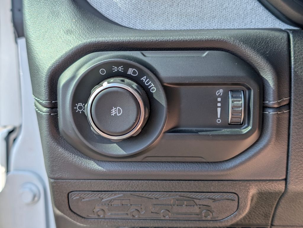 2025 Jeep Wrangler 4-Door Sahara - Photo 32