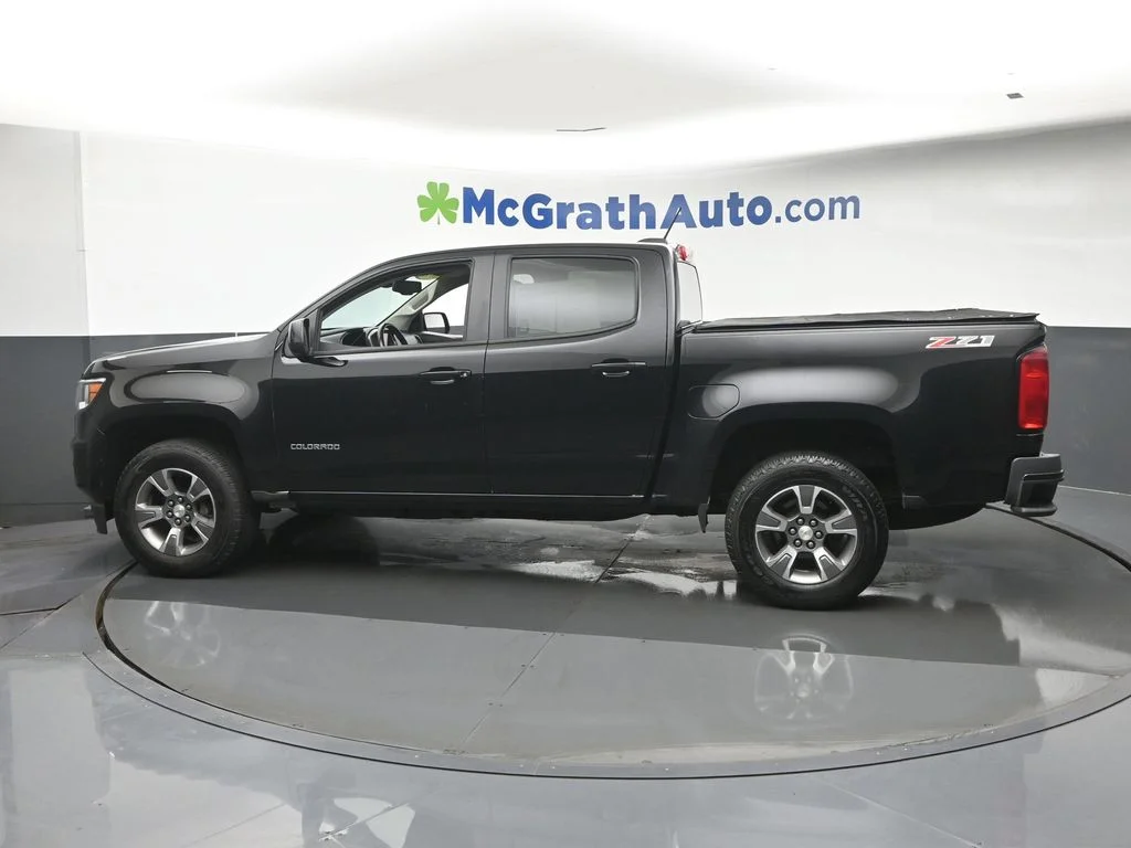 Used 2015 Black Chevrolet Z71 image 22