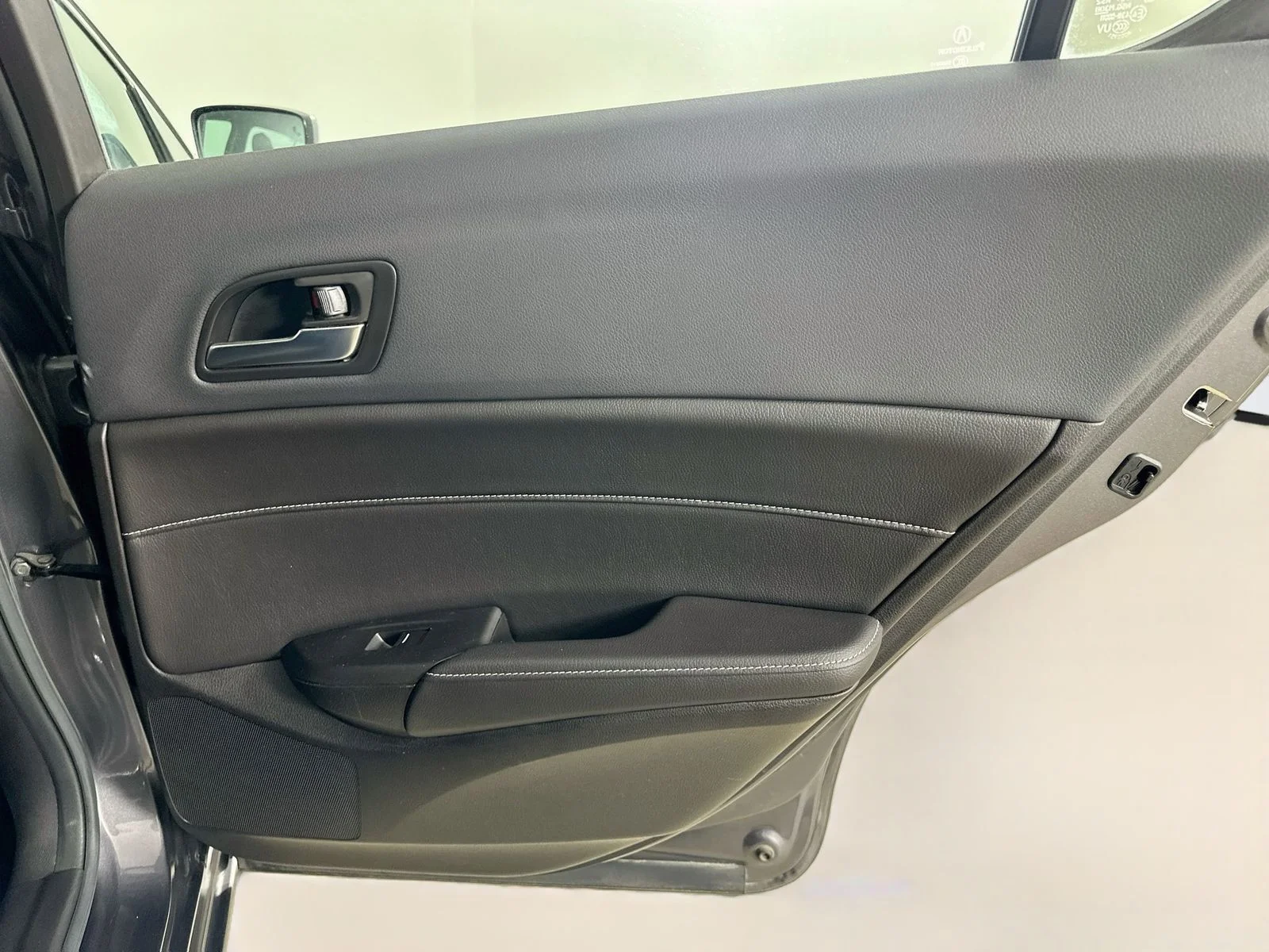 Used 2019  Acura  image 39
