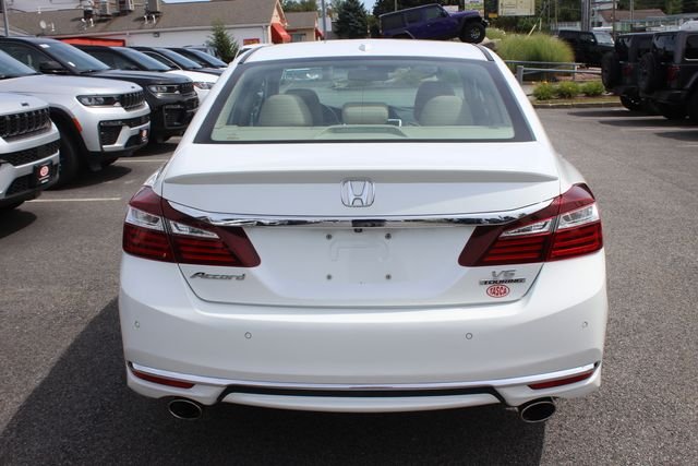 Used 2017 White Honda Touring image 28